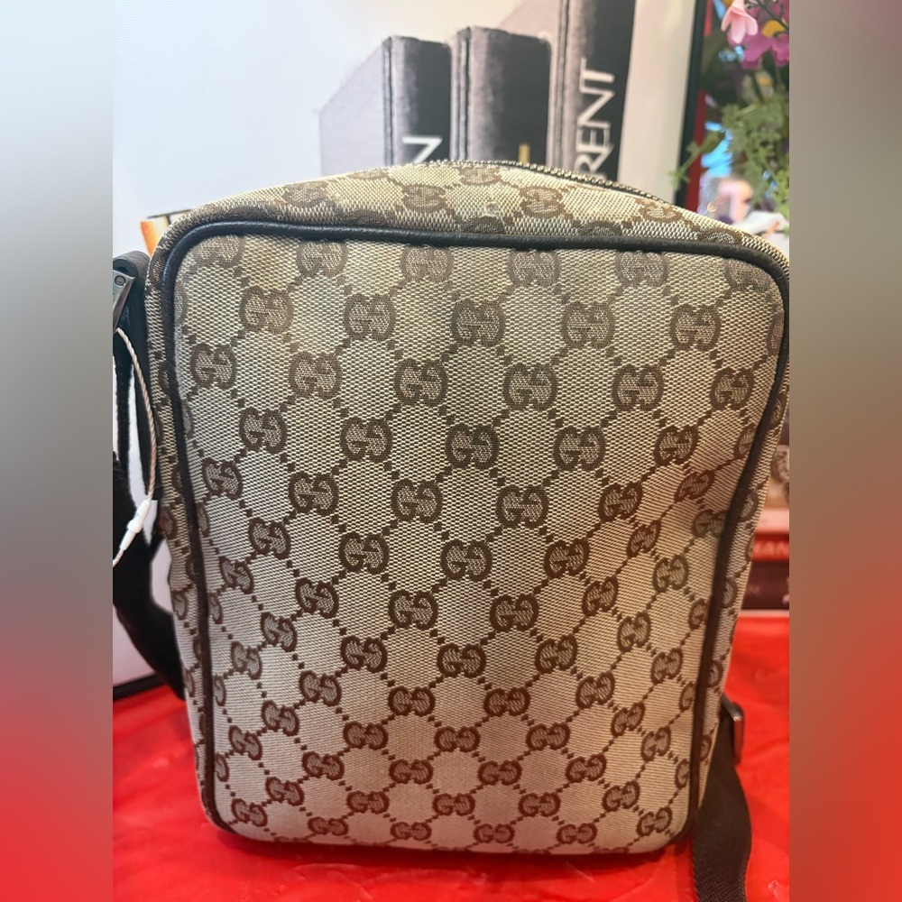 AUTHENTIC GUCCI GG Monogram Coated canvas Beige/Brown Messenger Bag
EUC!! LOVED - Picture 2 of 16